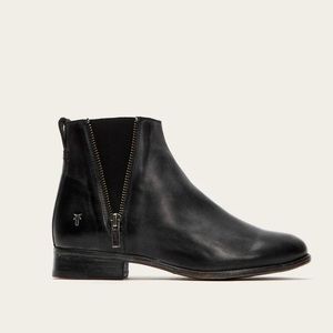 NWOT FRYE Carly Zip Chelsea Boot Size 8.5